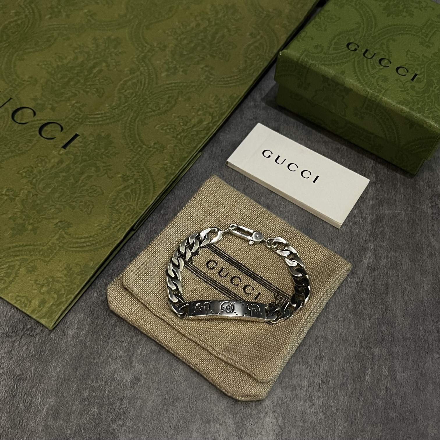 Gucci Skull Pixie Bracelet.