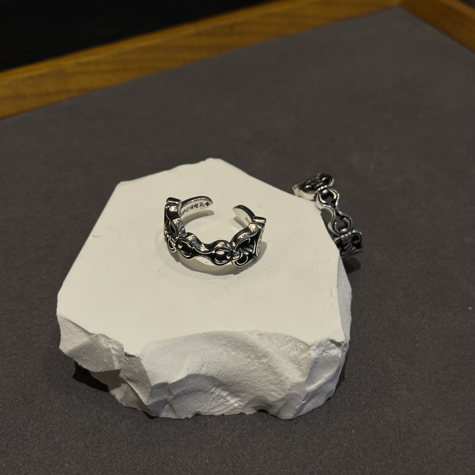 Chloe (ring)