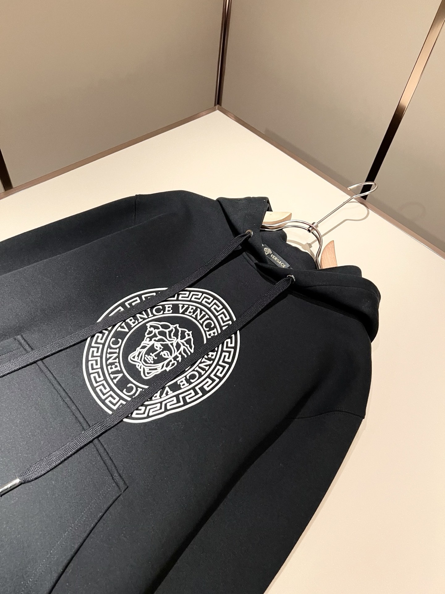 VERS*CE/Fan*Zhe 2025 Autumn/Winter New Arrival Original Long-Sleeved Hooded Sweatshirt
