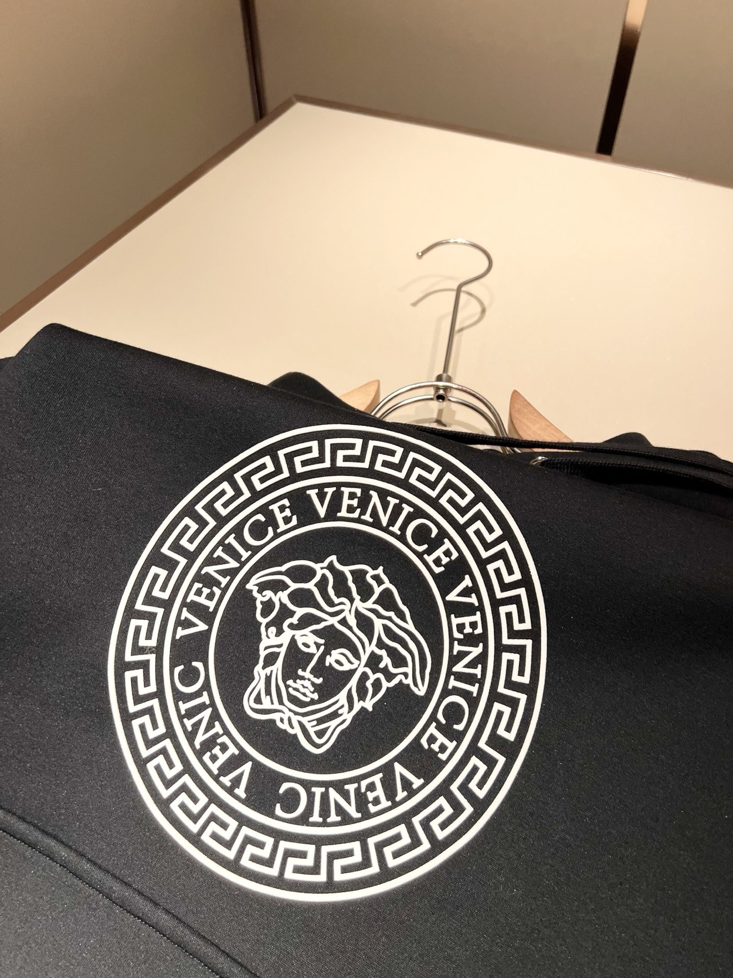 VERS*CE/Fan*Zhe 2025 Autumn/Winter New Arrival Original Long-Sleeved Hooded Sweatshirt